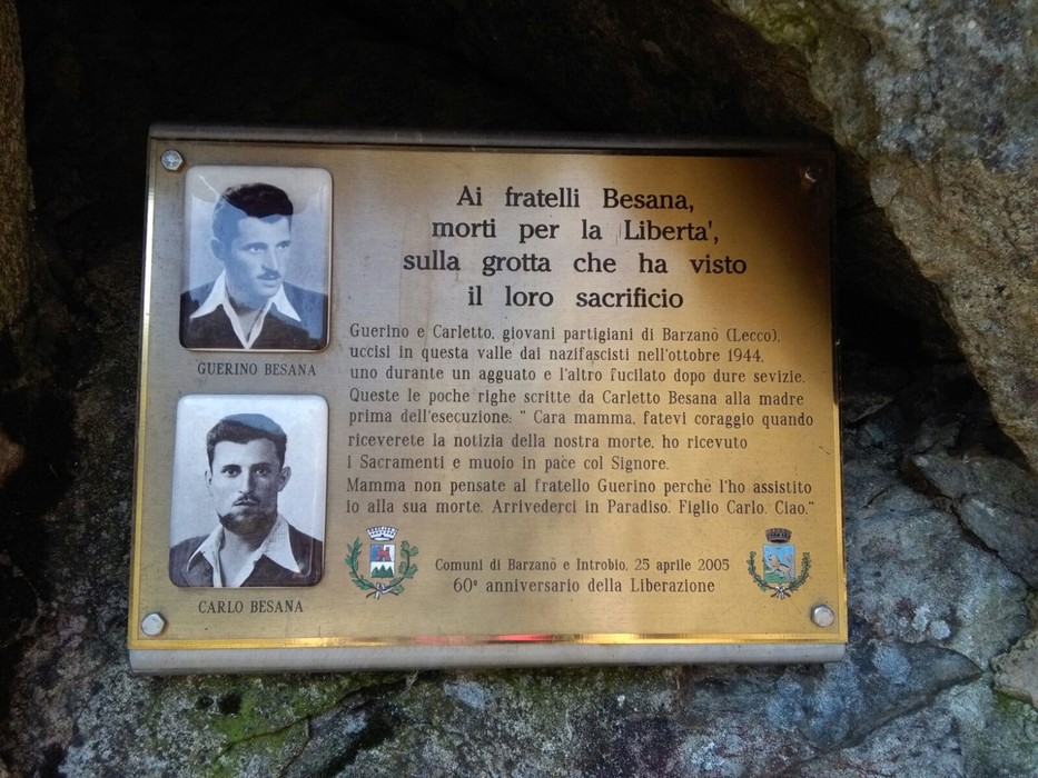 Lapide commemorativa dei fratelli Besana, martiri per la Libertà nella grotta di Barzano (Lecco).