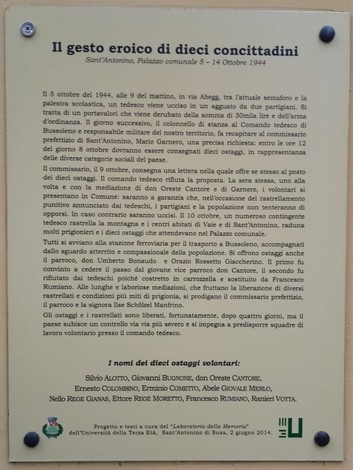 Targa commemorativa dedicata agli ostaggi volontari nella Resistenza, esposta a Sant'Antonino.