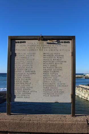 Lapide ai caduti per la Libertà della Valle Stura, Comune di Genova (GE), foto 1