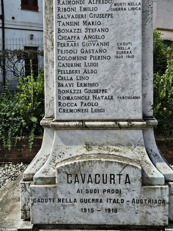 Monumento ai Caduti di Cavacurta, commemorazione dei soldati della guerra 1915-1918 e della guerra libica.