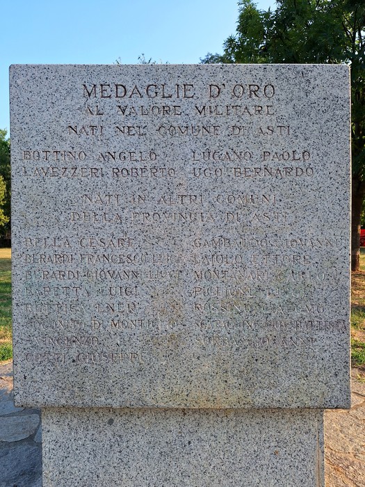 Cippo alle Medaglie d'Oro di Asti, Novara e Vercelli, Comune di Torino (TO), foto 2