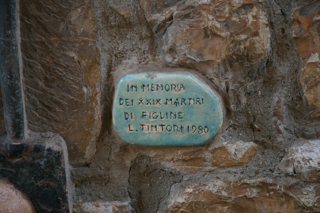 Bassorilievo commemorativo dedicato ai martiri di Figline, realizzato nel 1980.