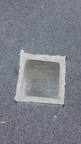 Pietra d'inciampo dedicata a Mino Steiner, in memoria della sua cattura e uccisione.