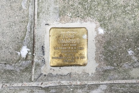 Pietra d'inciampo dedicata a Loris Cimarosti, commemorativa di una vittima della persecuzione nazista.