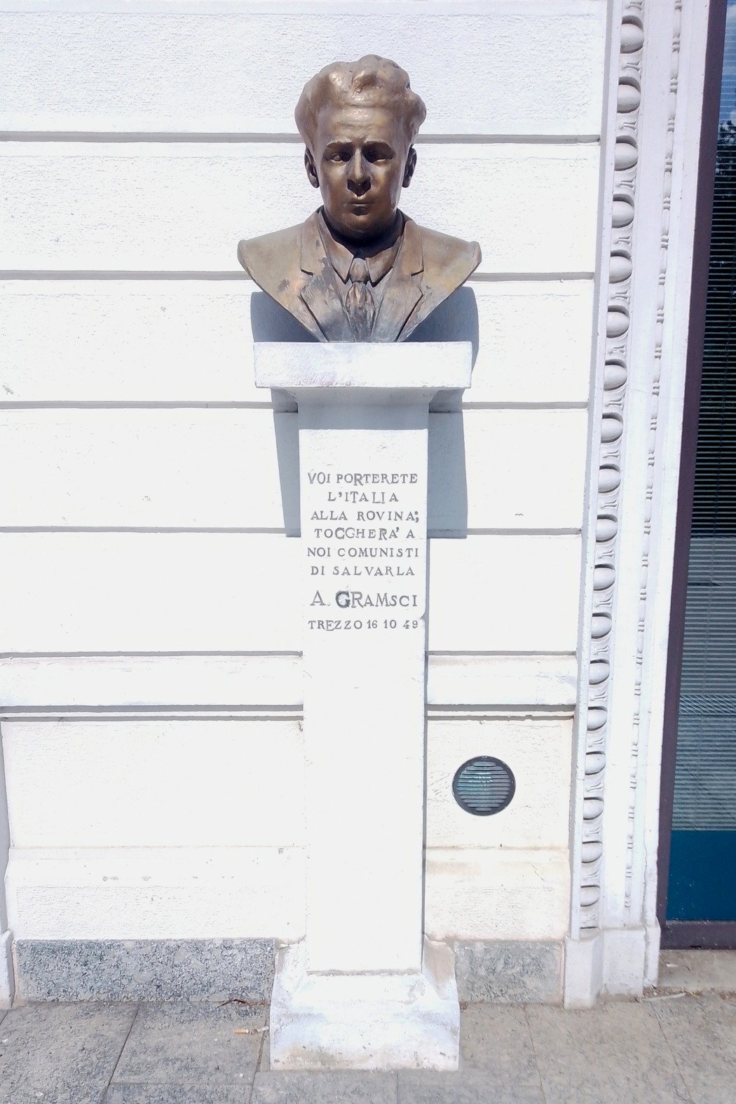 Busto a Gramsci, Comune di Trezzo sull'Adda (MI), foto 1