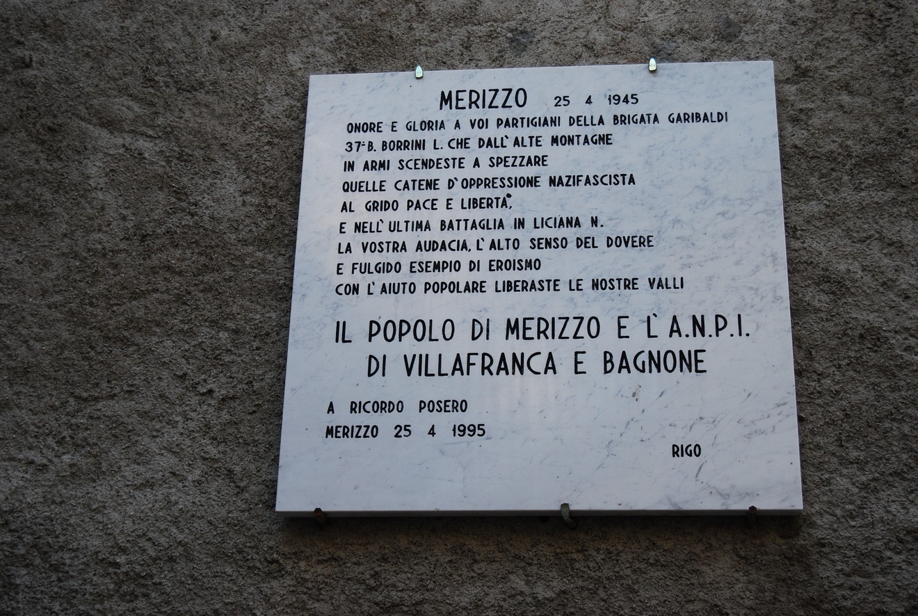 Lapide commemorativa dedicata ai partigiani della Borrini, situata a Merizzo, Villafranca e Bagnone.