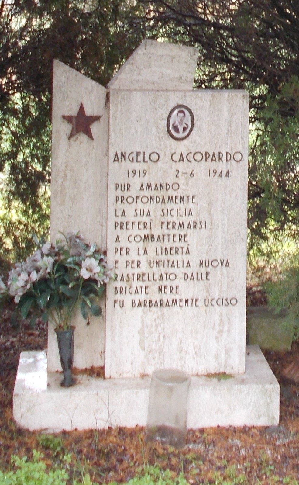 Monumento a Cacopardo, dedicato alla memoria di Angelo Cacopardo, ucciso per la libertà nel 1944.