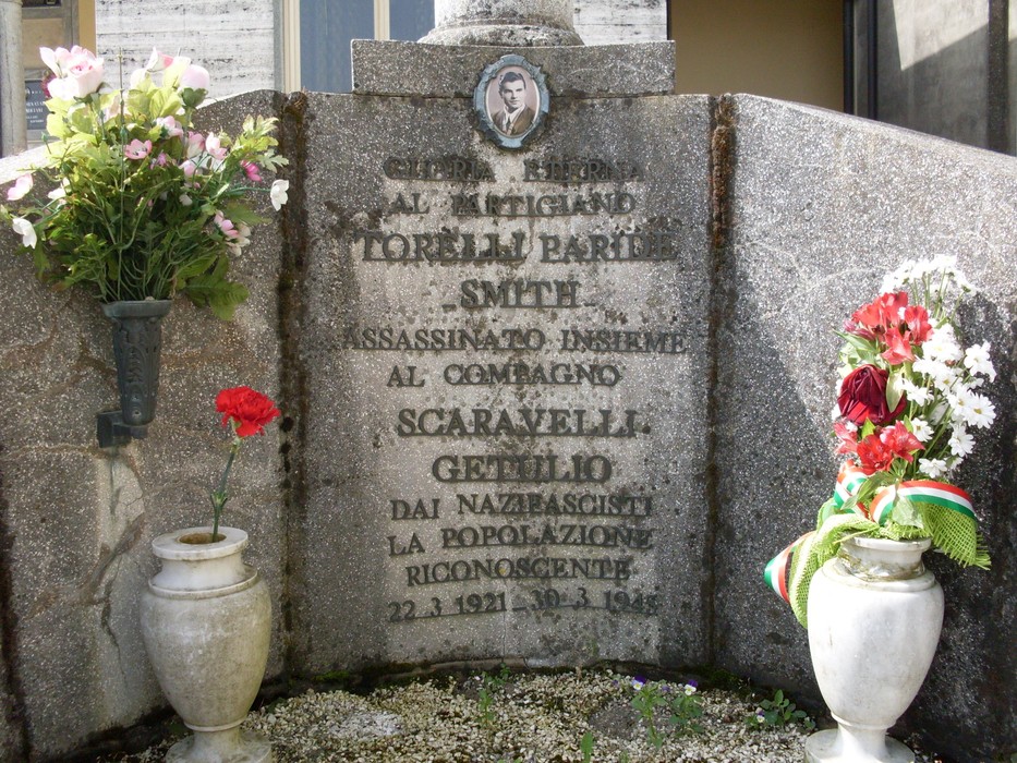 Monumento commemorativo a Torelli e Scaravelli, dedicato ai martiri della resistenza contro il fascismo.