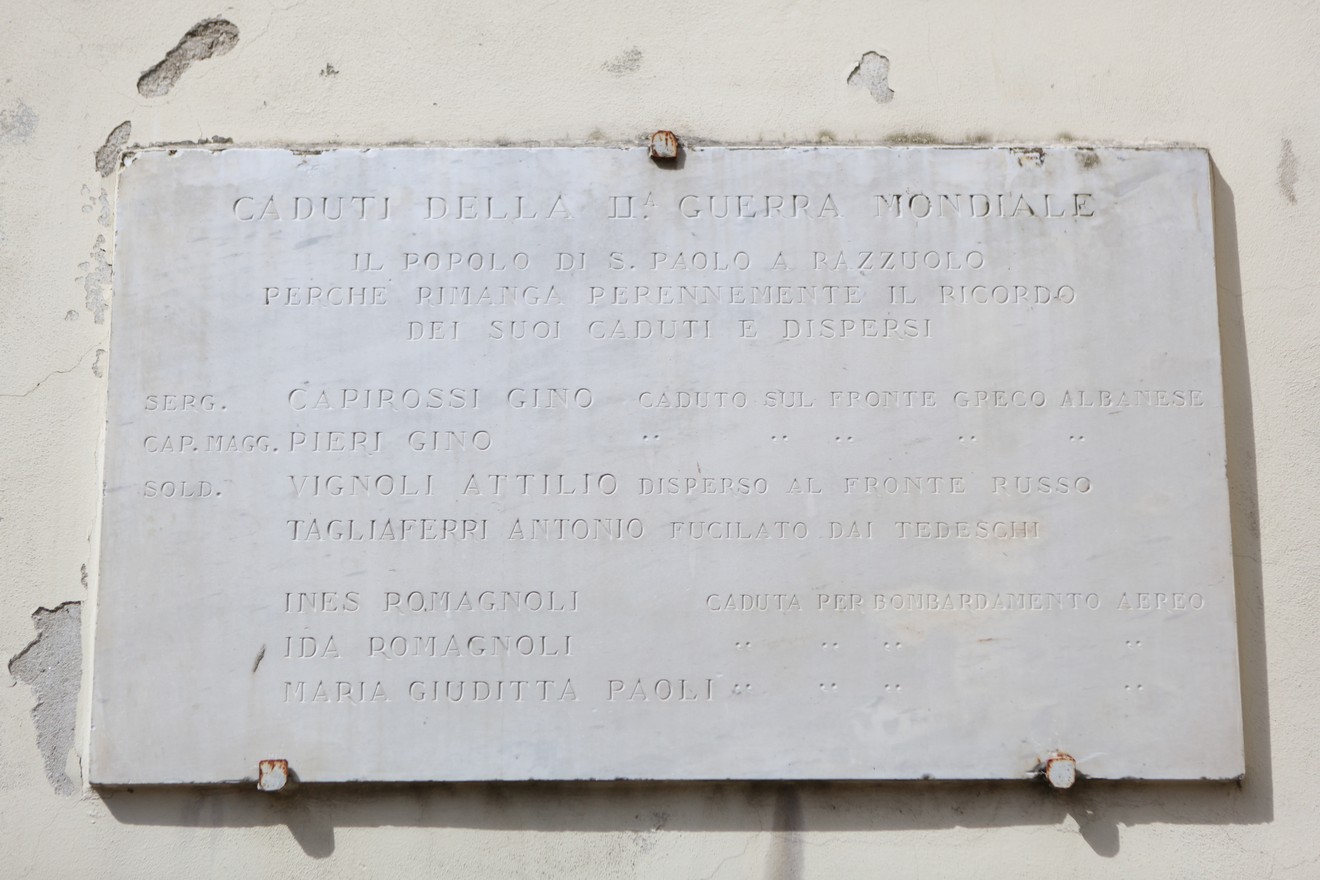 Lapide commemorativa ai caduti della I Guerra Mondiale nel comune di Razzuolo.