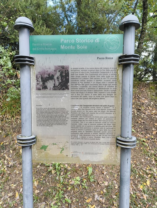 Monumento ai caduti della Pozza Rossa, in memoria delle vittime del conflitto, immerso nella natura del Parco Storico.