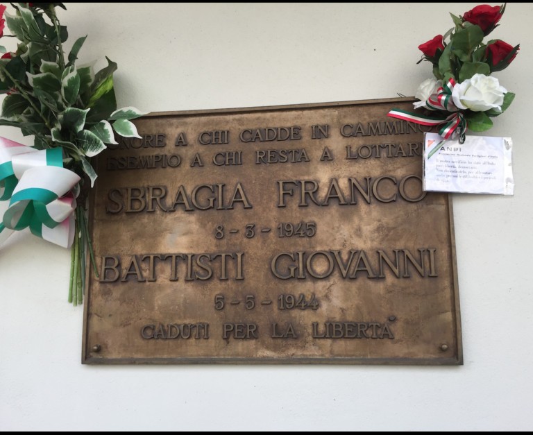 Targa commemorativa in memoria di Sbragia Franco e Battisti Giovanni, caduti per la libertà.
