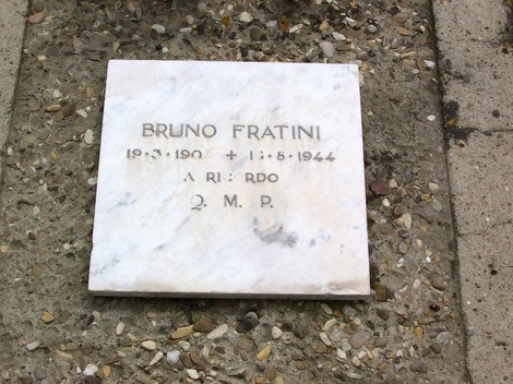 Targa commemorativa in marmo nel Sacrario del cimitero di Badia a Settimo, dedicata a Bruno Fratini.