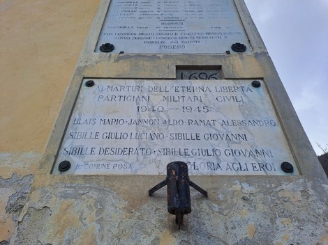 Lapidi commemorative dedicate ai caduti di Ramats, onore ai partigiani e ai civili, anni 1940-1945.