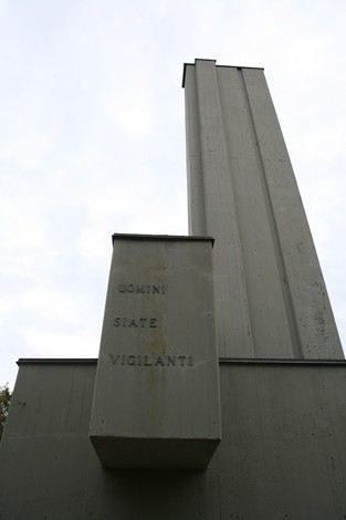 Monumento commemorativo della Brigata "Bianconcini", simbolo di memoria e resistenza.