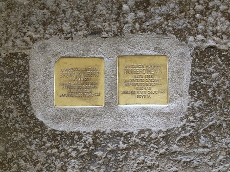 Pietre d'inciampo dedicate a Bruno Allegro e Ruggero Menin, commemorazione delle vittime della persecuzione.
