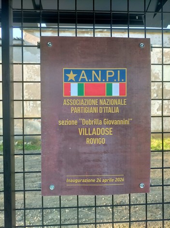 Targa commemorativa dell'Associazione Nazionale Partigiani d'Italia nel Giardino della Memoria di Villadose, Rovigo.