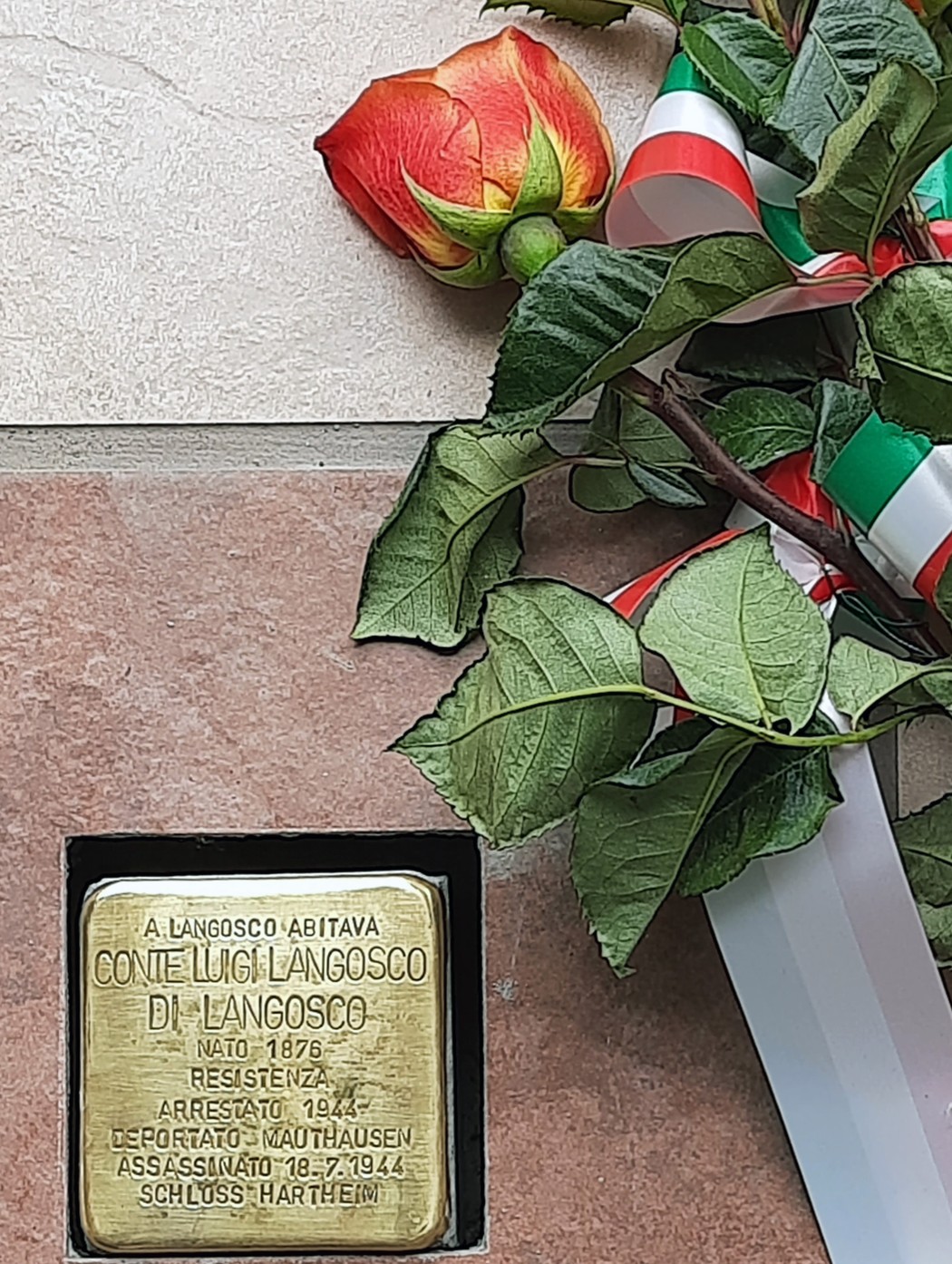 Pietra d'inciampo a Langosco in memoria di Coni Luigi, vissuto nel 1876, vittima della persecuzione nazista.