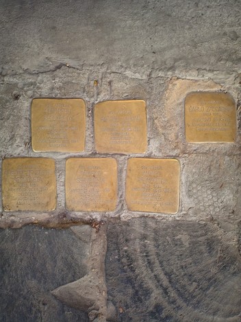 Pietre d'inciampo dedicate alla famiglia Sermoneta - Zarfati e a Zaccagnini. Memoria storica e commemorativa.