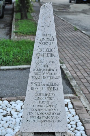 Cippo commemorativo dedicato alle sorelle Panziera, vittime di violenza fratricida durante la Seconda Guerra Mondiale.