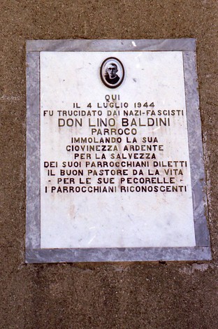 Lapide commemorativa in onore di Don Baldini, assassinato dai nazifascisti il 4 luglio 1944.