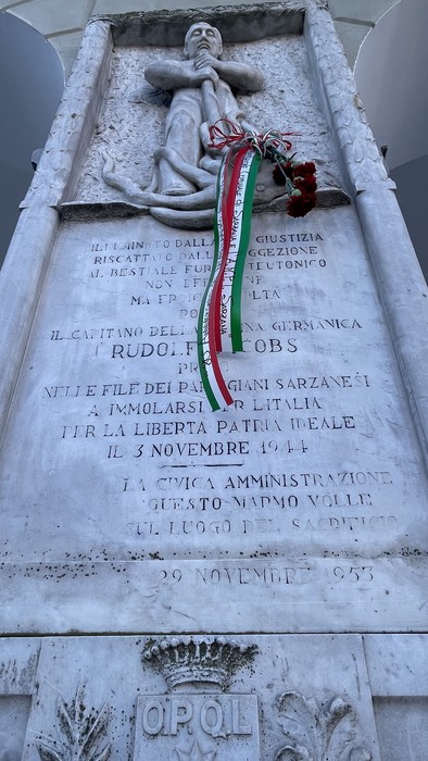 Lapide commemorativa dedicata a Rudofo Jacobs, in onore del sacrificio per la libertà dell'Italia.