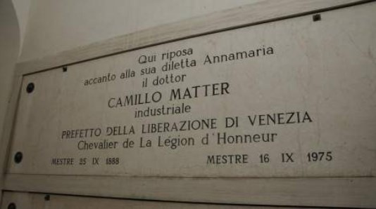 Sepolcro di Matter, lapide commemorativa di Camillo Matter, prefetto della liberazione di Venezia.