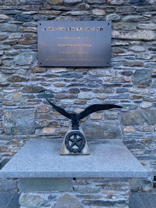 Monumento ai caduti di Venaus, ricordo imperituro dei sacrifici degli eroi locali della guerra.