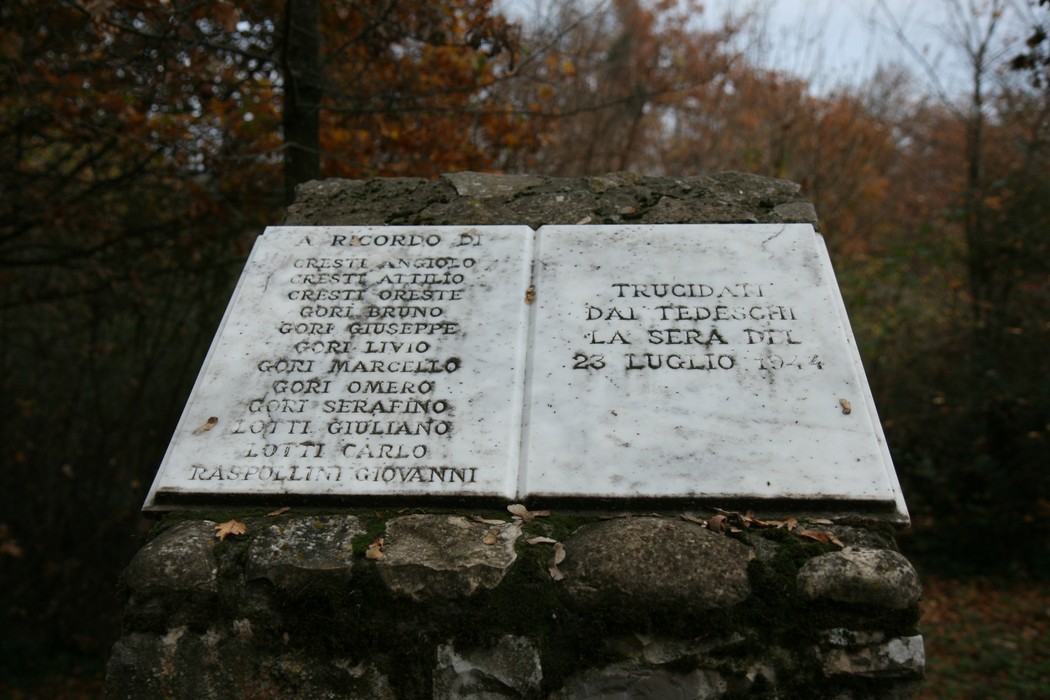 Cippo commemorativo dell'eccidio di Pratale, in memoria delle vittime del 23 luglio 1944.