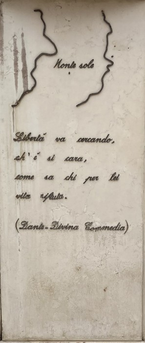 Monumento commemorativo a Monte Sole, dedicato ai caduti, con un'intensa citazione letteraria.