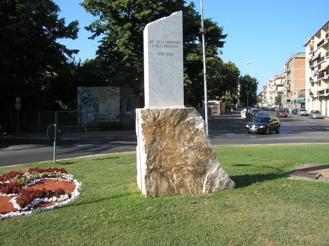 Cippo commemorativo ai partigiani della Maremma, a ricordo della loro lotta e sacrificio. 1945-2005.