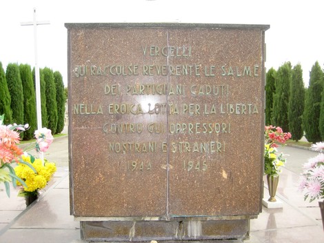 Monumento ai partigiani di Vercelli, in memoria della loro eroica lotta per la libertà e contro l'oppressione.
