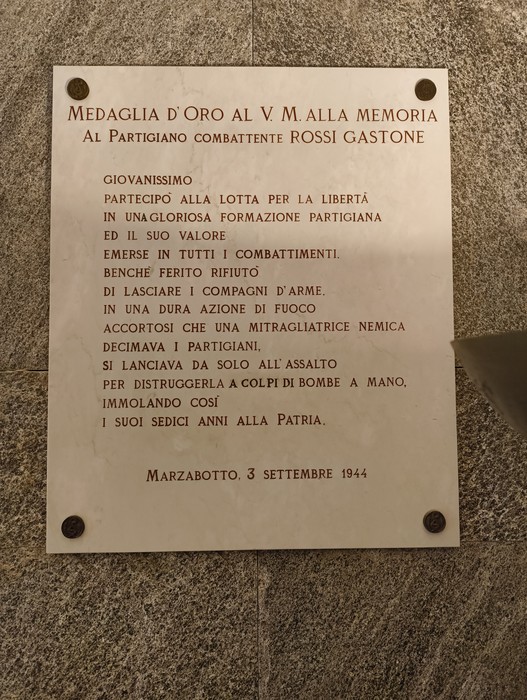 Sacrario dei Martiri di Marzabotto: monumento che commemora i partigiani caduti per la libertà durante la Resistenza.