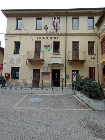 Lapide commemorativa ai caduti di Chiusa San Michele, situata presso il municipio del comune.
