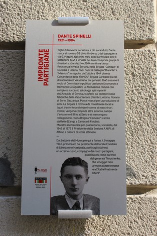 Immagine commemorativa di Dante Spinelli, partigiano, con breve biografia e descrizione storica.