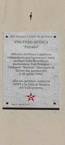 Lapide commemorativa dedicata a Vincenzo Modica, partigiano siciliano, a Modica.