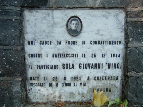 Cippo commemorativo dedicato al partigiano Giovanni Nino Sola, caduto il 25 dicembre 1944.