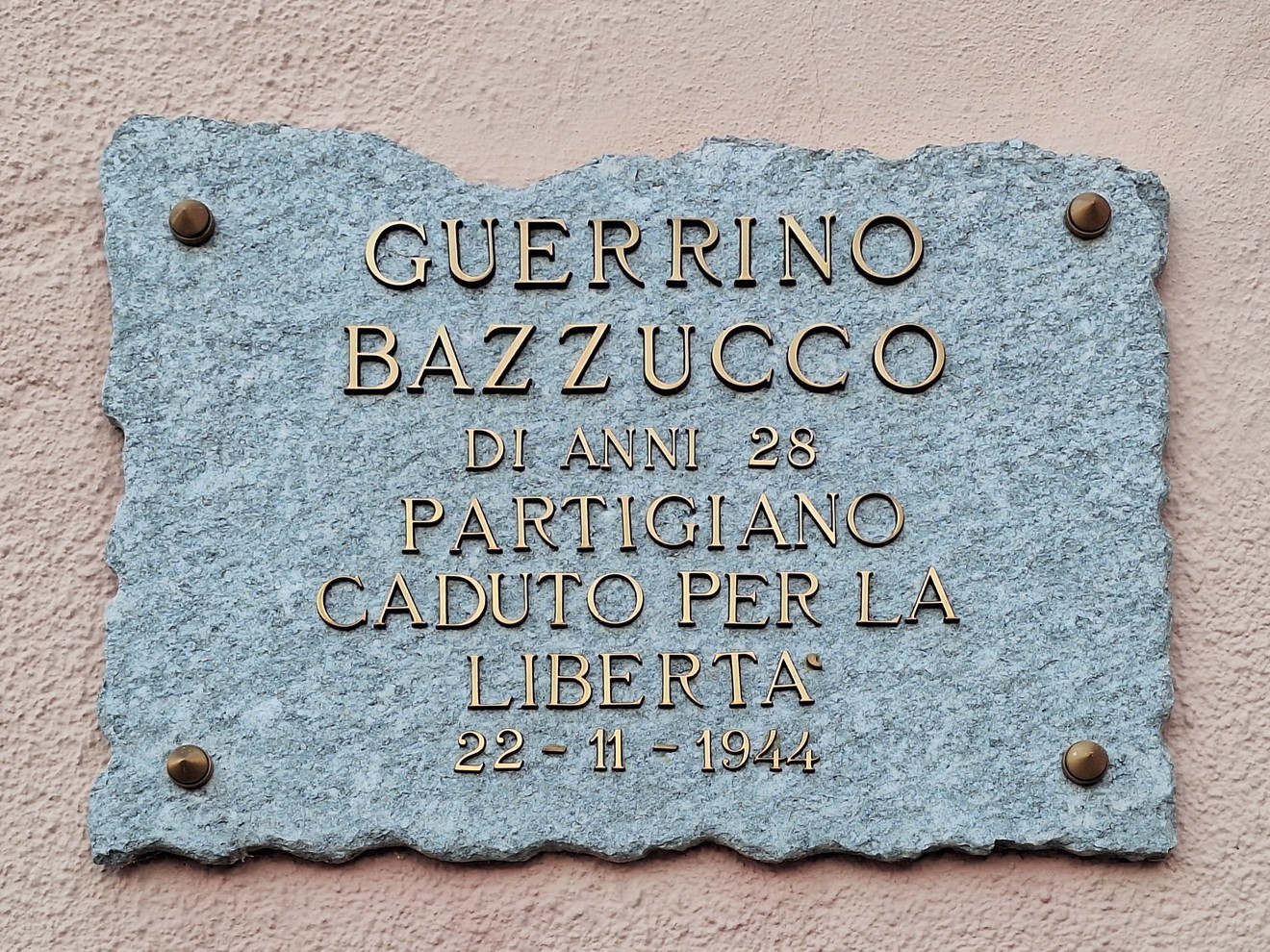 Lapide a Bazzucco, Comune di Strambino (TO), foto 1