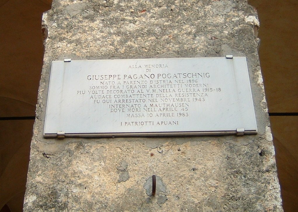 Lapide commemorativa dedicata a Giuseppe Pagano Pogatschnig, riconoscente al suo contributo durante la Resistenza.