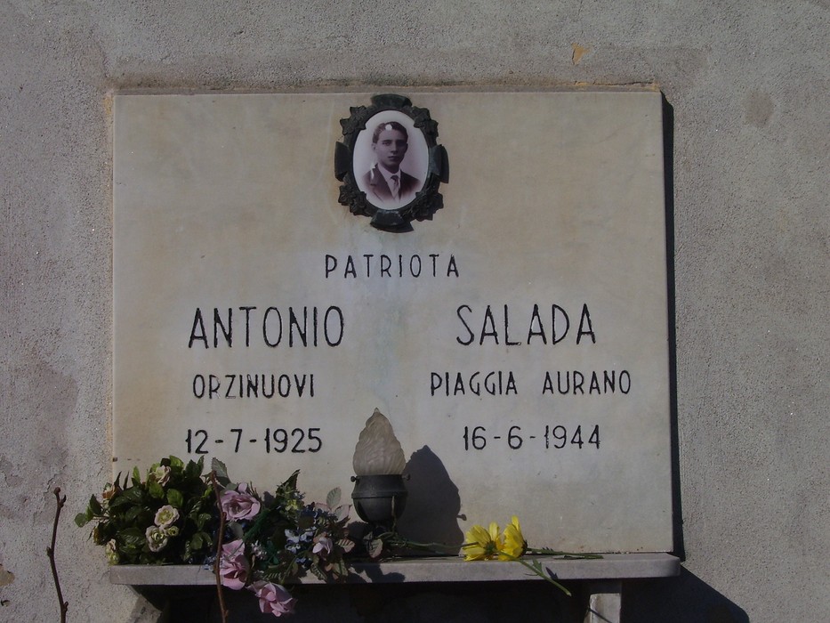 Lapidi commemorative ai partigiani di Bovisio Masciago, simbolo di resistenza e memoria storica.