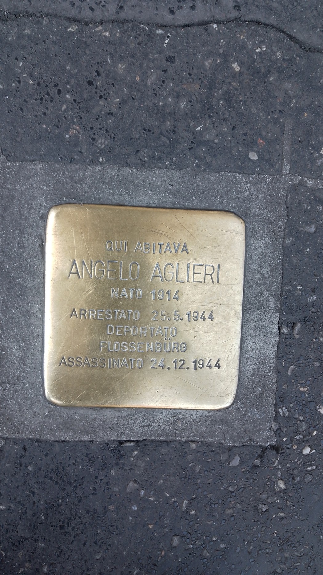 Pietra d'inciampo dedicata ad Angelo Aglieri, commemorativa di arresto e deportazione nel 1944.