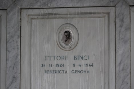 Sacrario dei partigiani di Torbella, con lapidi e foto in commemorazione dei combattenti della resistenza.