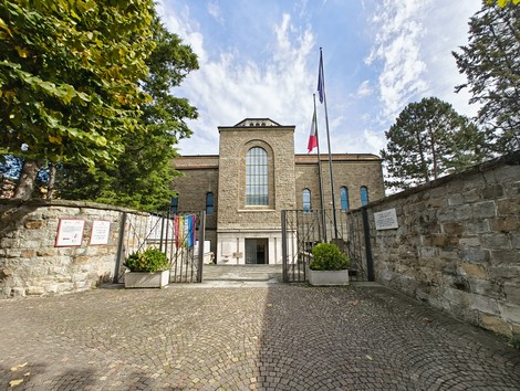 Sacrario dei Martiri di Marzabotto: luogo di memoria dedicato alle vittime dell'eccidio durante la Seconda Guerra Mondiale.