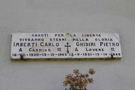 Lapide commemorativa dedicata a Imberti Carlo e Ghidini Pietro, caduti per la libertà.