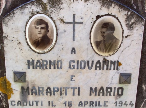 Cippo commemorativo con le immagini di Marmo Giovanni e Marapitti Mario, caduti il 16 aprile 1944.