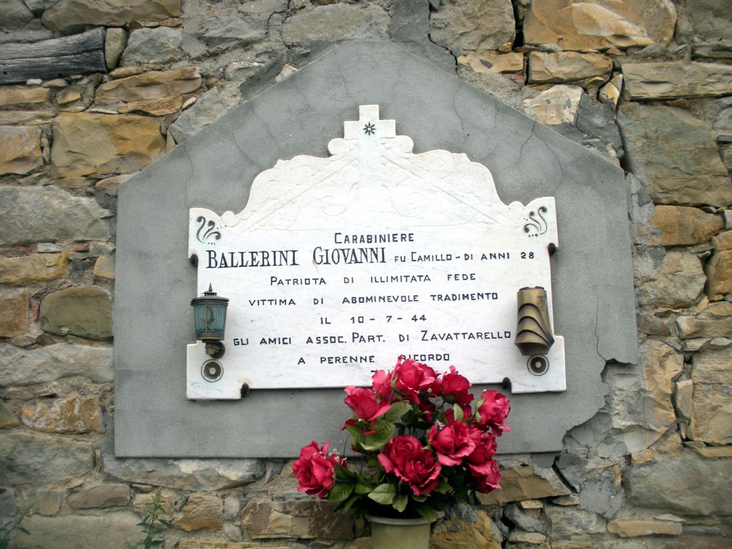 Lapide commemorativa dedicata a Giovanni Ballerini, patriota e vittima di tradimento.
