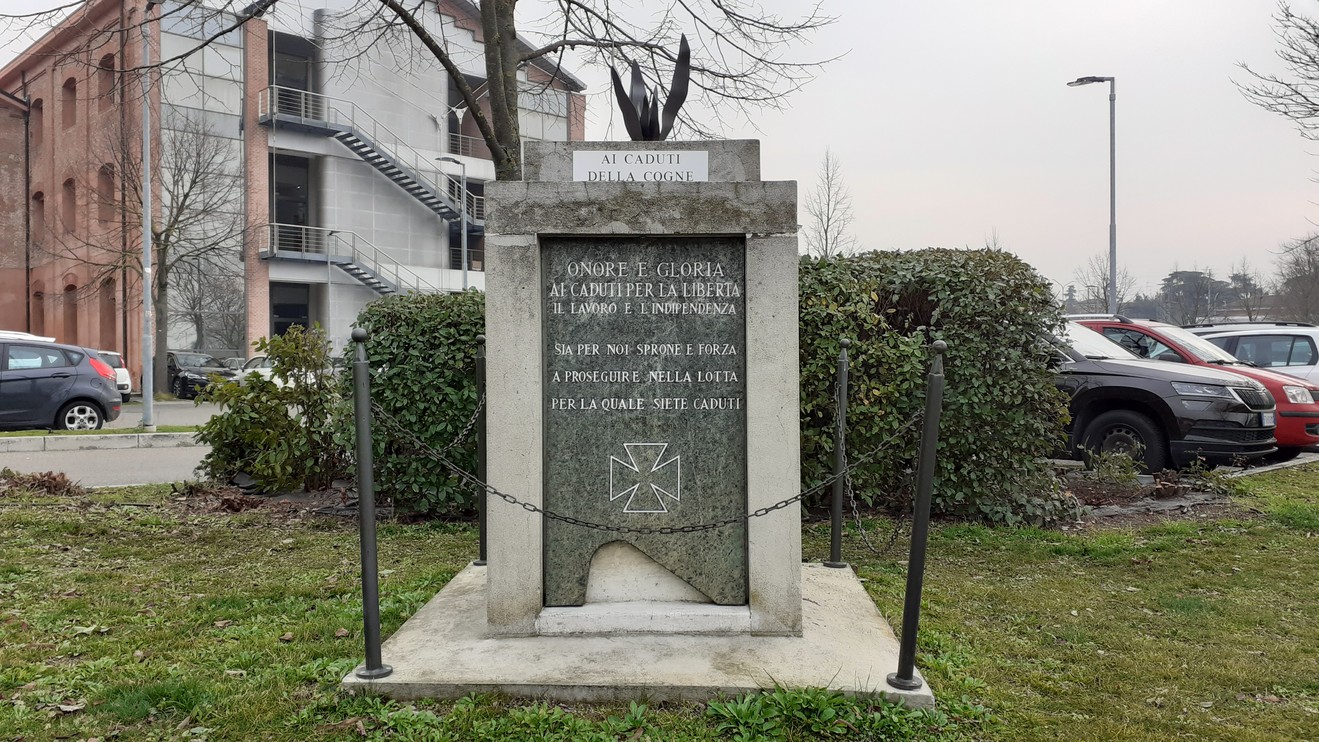 Monumento ai caduti della Cogne, tributo evocativo ai sacrifici dei soldati.