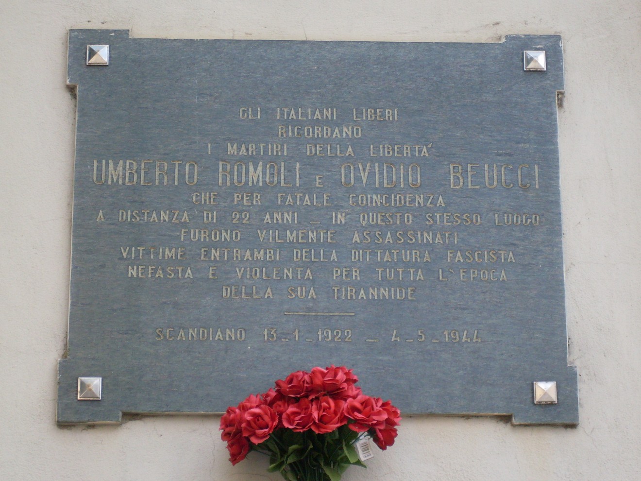 Lapide commemorativa dedicata a Umberto Romoli e Ovidio Beucci, vittime del fascismo.