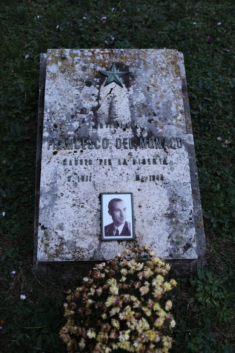 Sacrario dedicato ai partigiani pratesi, commemorando il loro sacrificio per la libertà.