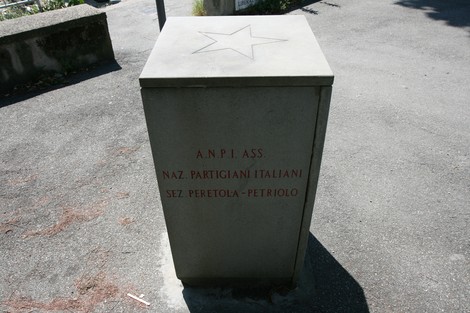 Monumento commemorativo ai Volontari della Libertà a Peretola, in onore dei partigiani italiani.