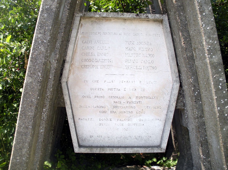 Monumento commemorativo ai fucilati di Montecalvo, in ricordo delle vittime della repressione fascista.